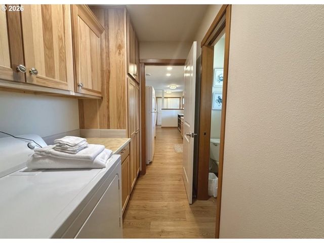 1614 5th St, Tillamook, OR 97141