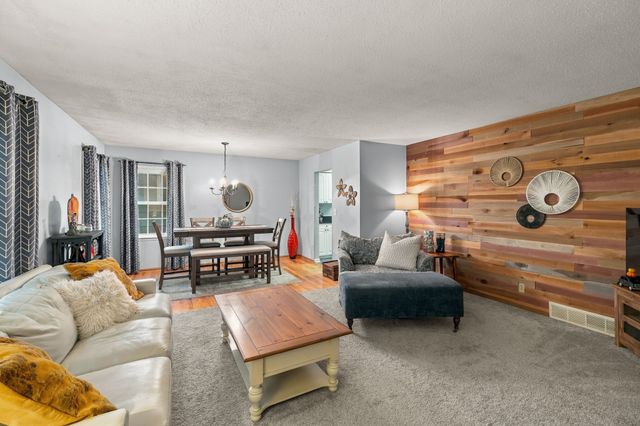 8512 Horton Avenue, Urbandale, IA 50322