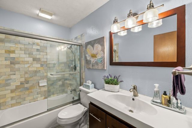 8512 Horton Avenue, Urbandale, IA 50322