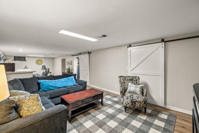 8512 Horton Avenue, Urbandale, IA 50322