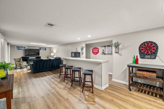 8512 Horton Avenue, Urbandale, IA 50322