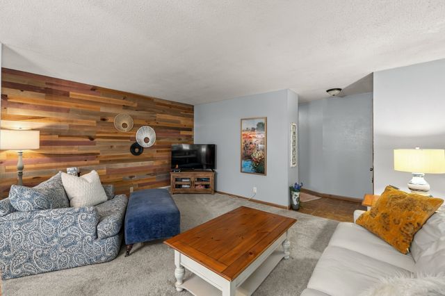 8512 Horton Avenue, Urbandale, IA 50322