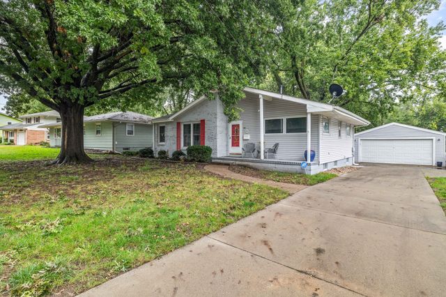 8512 Horton Avenue, Urbandale, IA 50322