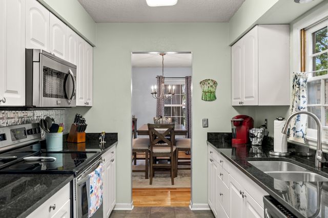 8512 Horton Avenue, Urbandale, IA 50322