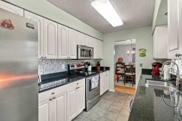 8512 Horton Avenue, Urbandale, IA 50322