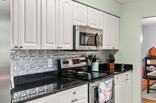 8512 Horton Avenue, Urbandale, IA 50322