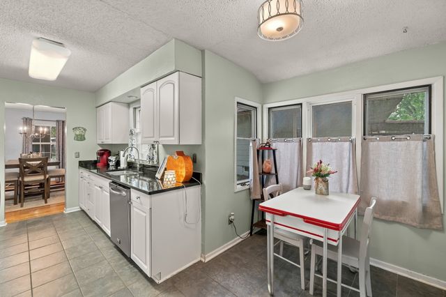 8512 Horton Avenue, Urbandale, IA 50322