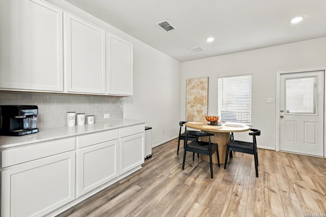 251 Bobwhite Way, San Antonio, TX 78253