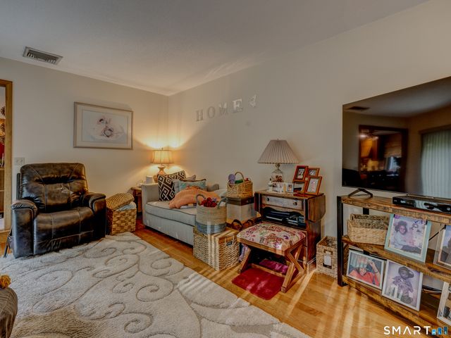 33 Habitat Lane, Bloomfield, CT 06002