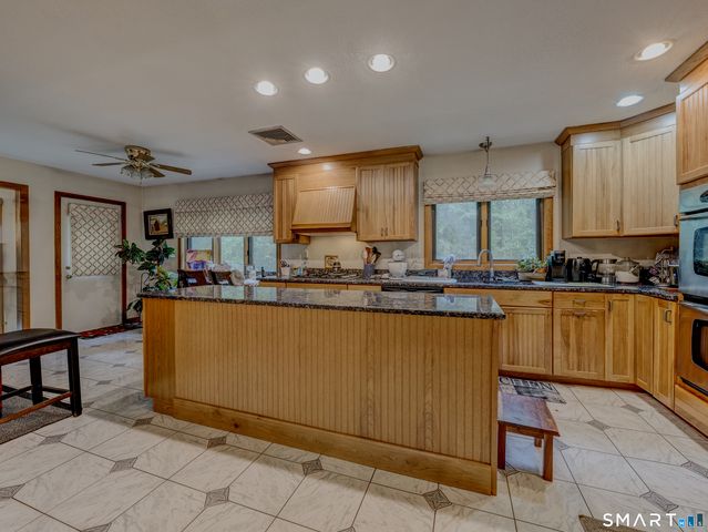 33 Habitat Lane, Bloomfield, CT 06002