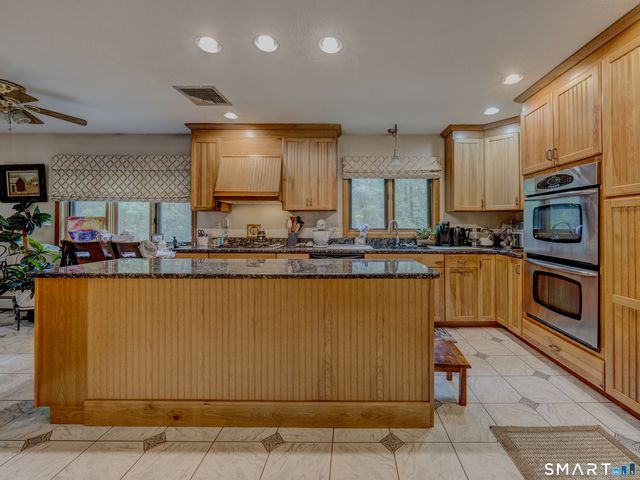 33 Habitat Lane, Bloomfield, CT 06002