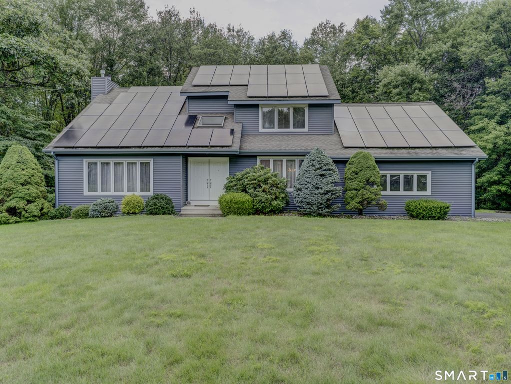 33 Habitat Lane, Bloomfield, CT 06002