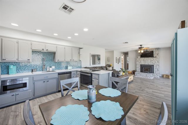 429833 E 1156 Road, Checotah, OK 74455