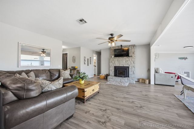 429833 E 1156 Road, Checotah, OK 74455