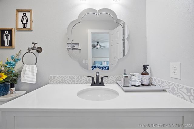 429833 E 1156 Road, Checotah, OK 74455