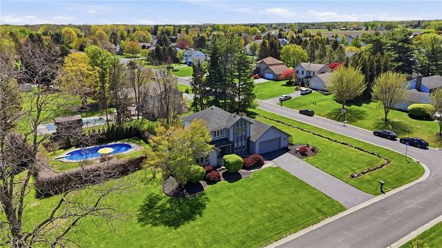 376 Hartsville Lane, Webster, NY 14580