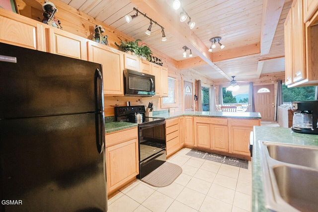 960 Stans Road, Gatlinburg, TN 37738