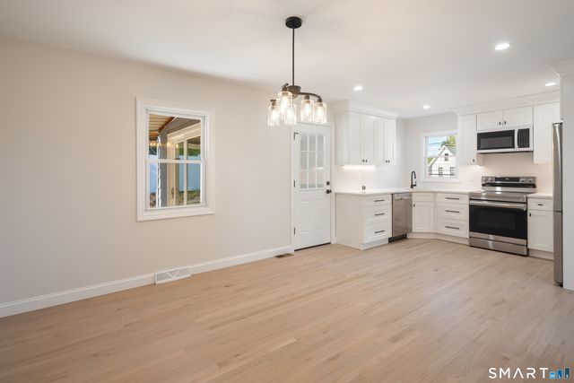 17 Morningstar Drive, Seymour, CT 06483