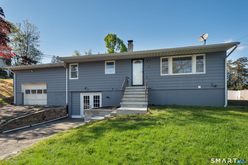 17 Morningstar Drive, Seymour, CT 06483