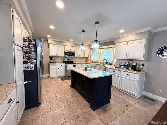46557 Glen Pointe Drive, Shelby Charter Township, MI 48315