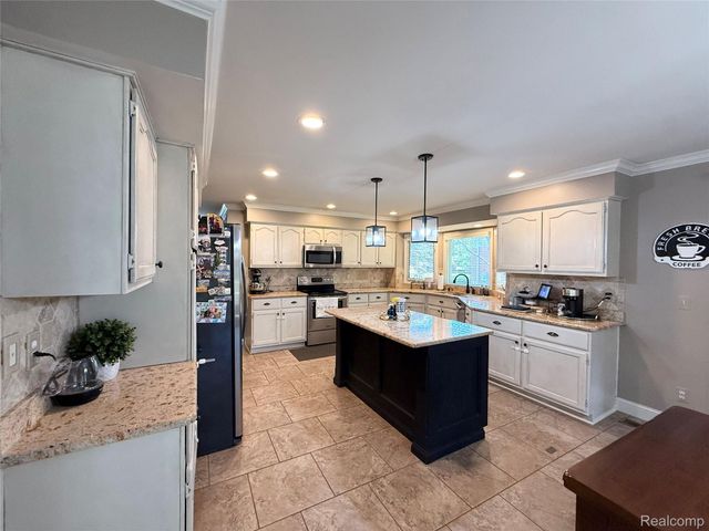 46557 Glen Pointe Drive, Shelby Charter Township, MI 48315