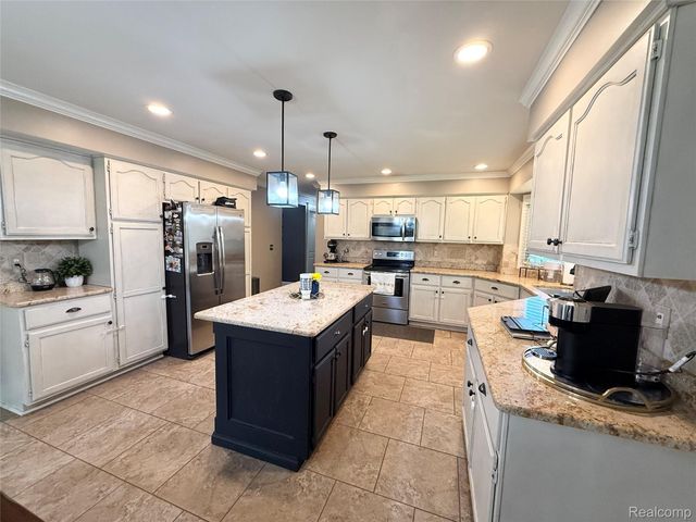 46557 Glen Pointe Drive, Shelby Charter Township, MI 48315