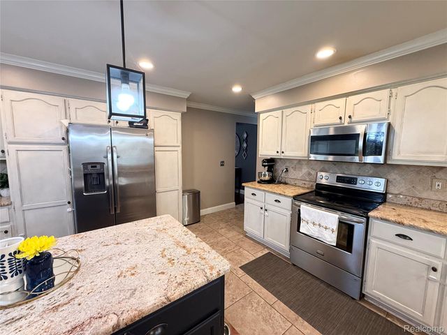 46557 Glen Pointe Drive, Shelby Charter Township, MI 48315