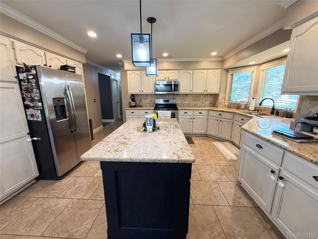 46557 Glen Pointe Drive, Shelby Charter Township, MI 48315