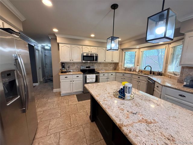 46557 Glen Pointe Drive, Shelby Charter Township, MI 48315