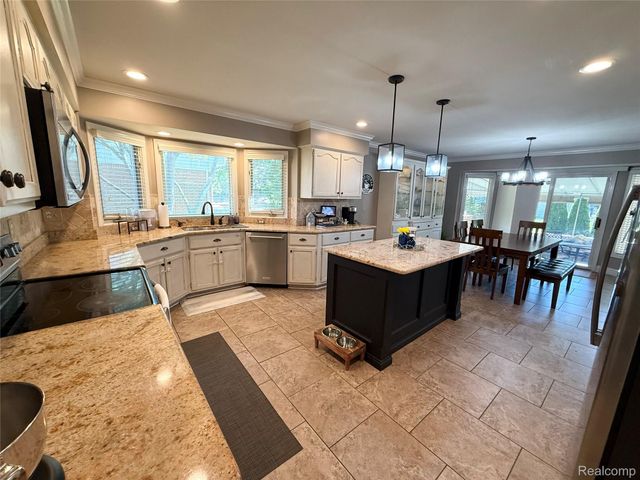 46557 Glen Pointe Drive, Shelby Charter Township, MI 48315