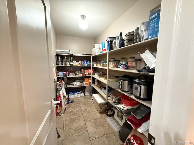 46557 Glen Pointe Drive, Shelby Charter Township, MI 48315