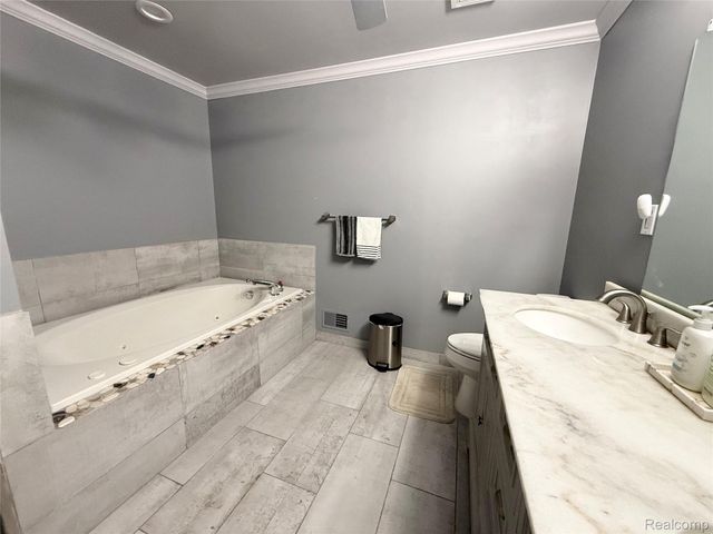46557 Glen Pointe Drive, Shelby Charter Township, MI 48315