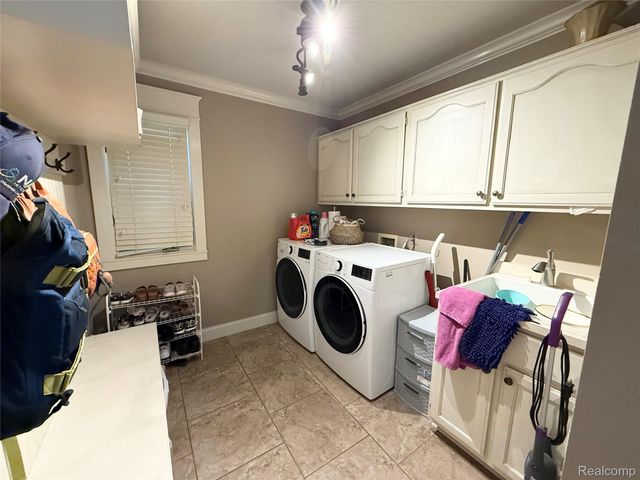 46557 Glen Pointe Drive, Shelby Charter Township, MI 48315