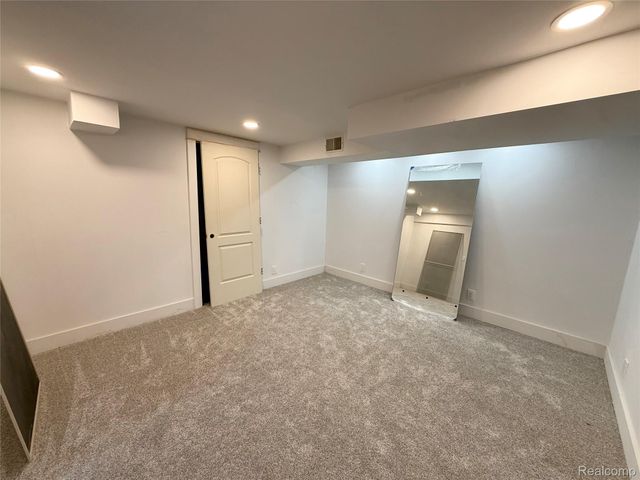 46557 Glen Pointe Drive, Shelby Charter Township, MI 48315