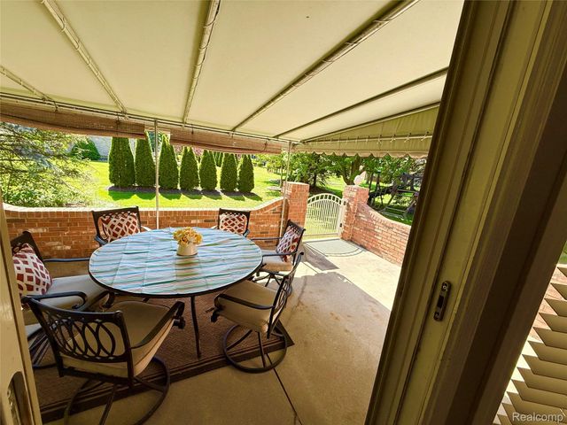 46557 Glen Pointe Drive, Shelby Charter Township, MI 48315