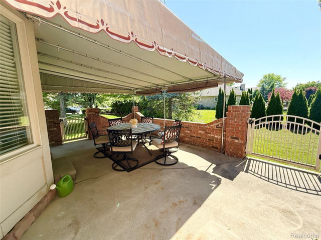 46557 Glen Pointe Drive, Shelby Charter Township, MI 48315