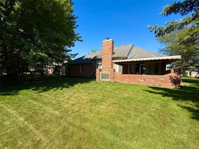 46557 Glen Pointe Drive, Shelby Charter Township, MI 48315