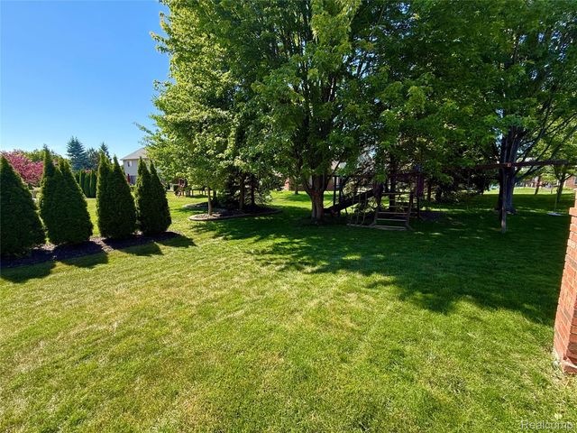 46557 Glen Pointe Drive, Shelby Charter Township, MI 48315