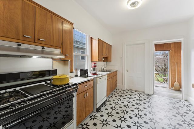 20 Maple Street, Dobbs Ferry, NY 10522