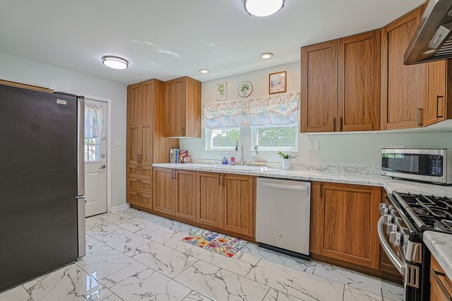 1429 Ridgeway Avenue, Round Lake Beach, IL 60073