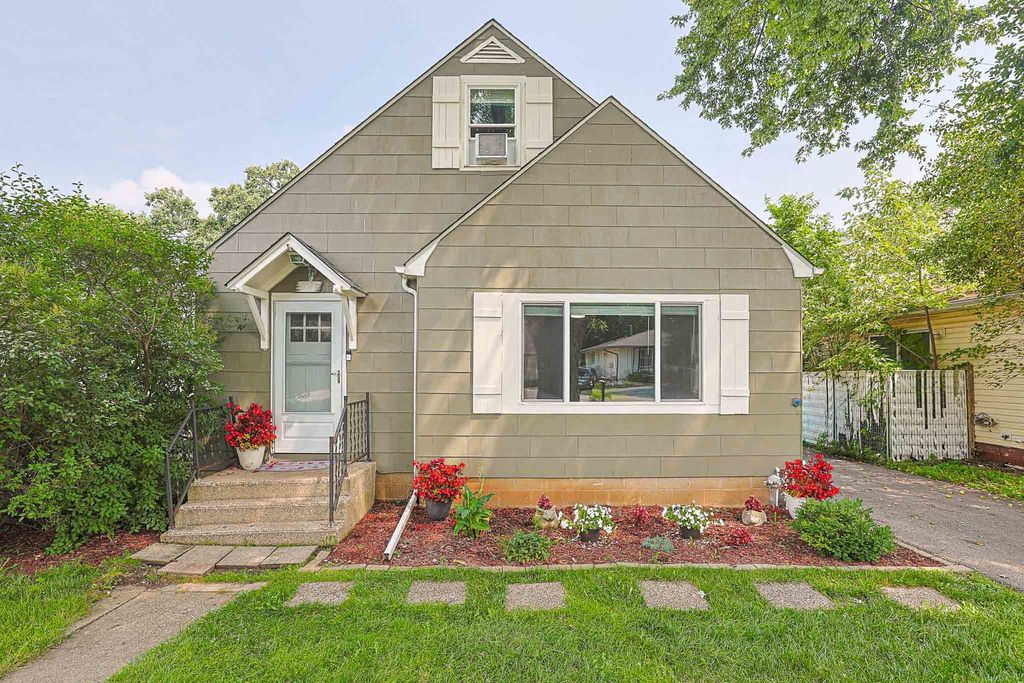 1429 Ridgeway Avenue, Round Lake Beach, IL 60073