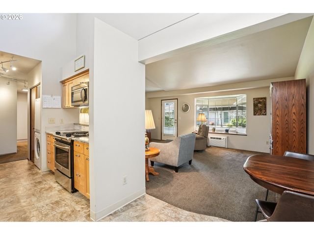 13775 Sw SCHOLLS FERRY Rd 208, Beaverton, OR 97008