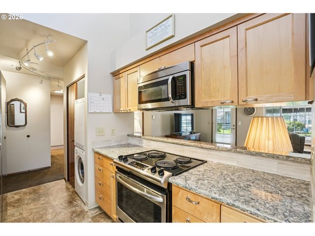 13775 Sw SCHOLLS FERRY Rd 208, Beaverton, OR 97008