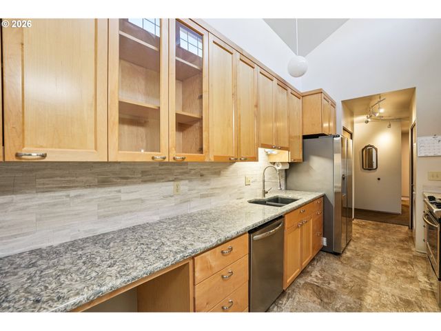 13775 Sw SCHOLLS FERRY Rd 208, Beaverton, OR 97008