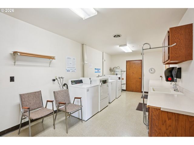 13775 Sw SCHOLLS FERRY Rd 208, Beaverton, OR 97008