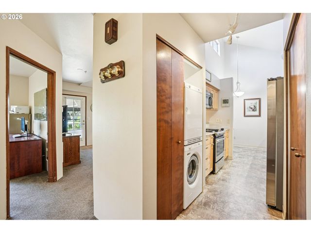 13775 Sw SCHOLLS FERRY Rd 208, Beaverton, OR 97008