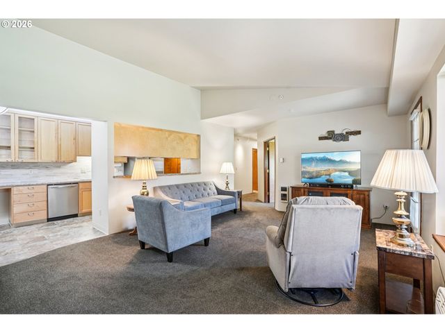 13775 Sw SCHOLLS FERRY Rd 208, Beaverton, OR 97008