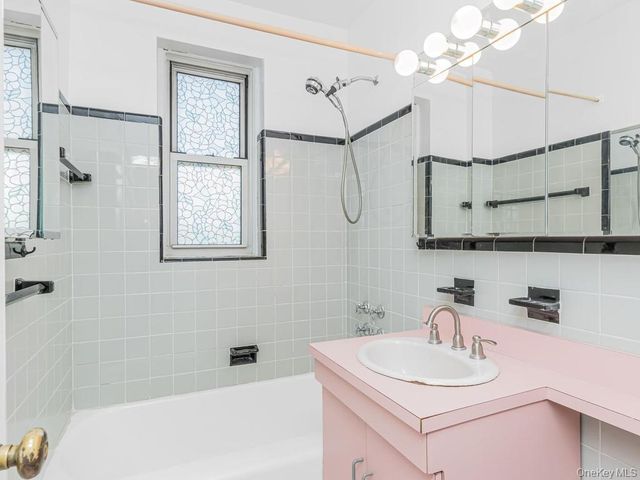 2711 Henry Hudson Parkway 6D, Bronx, NY 10463