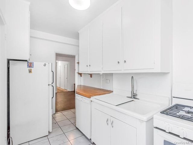 2711 Henry Hudson Parkway 6D, Bronx, NY 10463