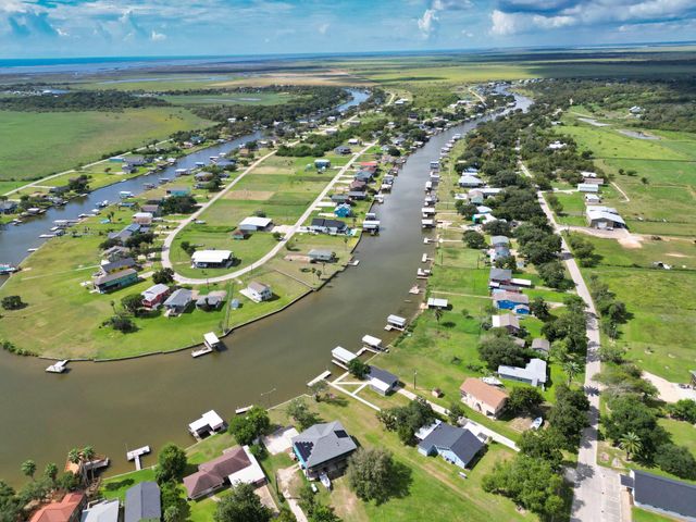 876 County Road 298, Sargent, TX 77414